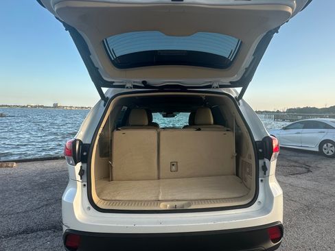 Used 2019 Toyota Highlander XLE FWD image 15