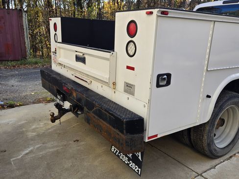 Used 2016 Ford F550 XL 165 W.B. 2D image 5