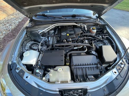Used 2010 MAZDA MX-5 Miata Sport w/ Convenience Pkg RWD image 11