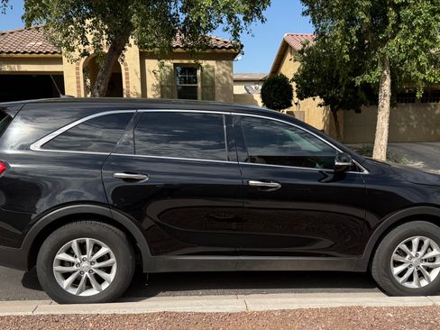 Used 2018 Kia Sorento L FWD image 2