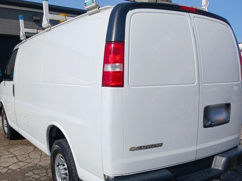Used 2018 Chevrolet Express 2500 w/ Driver Convenience Package image 6