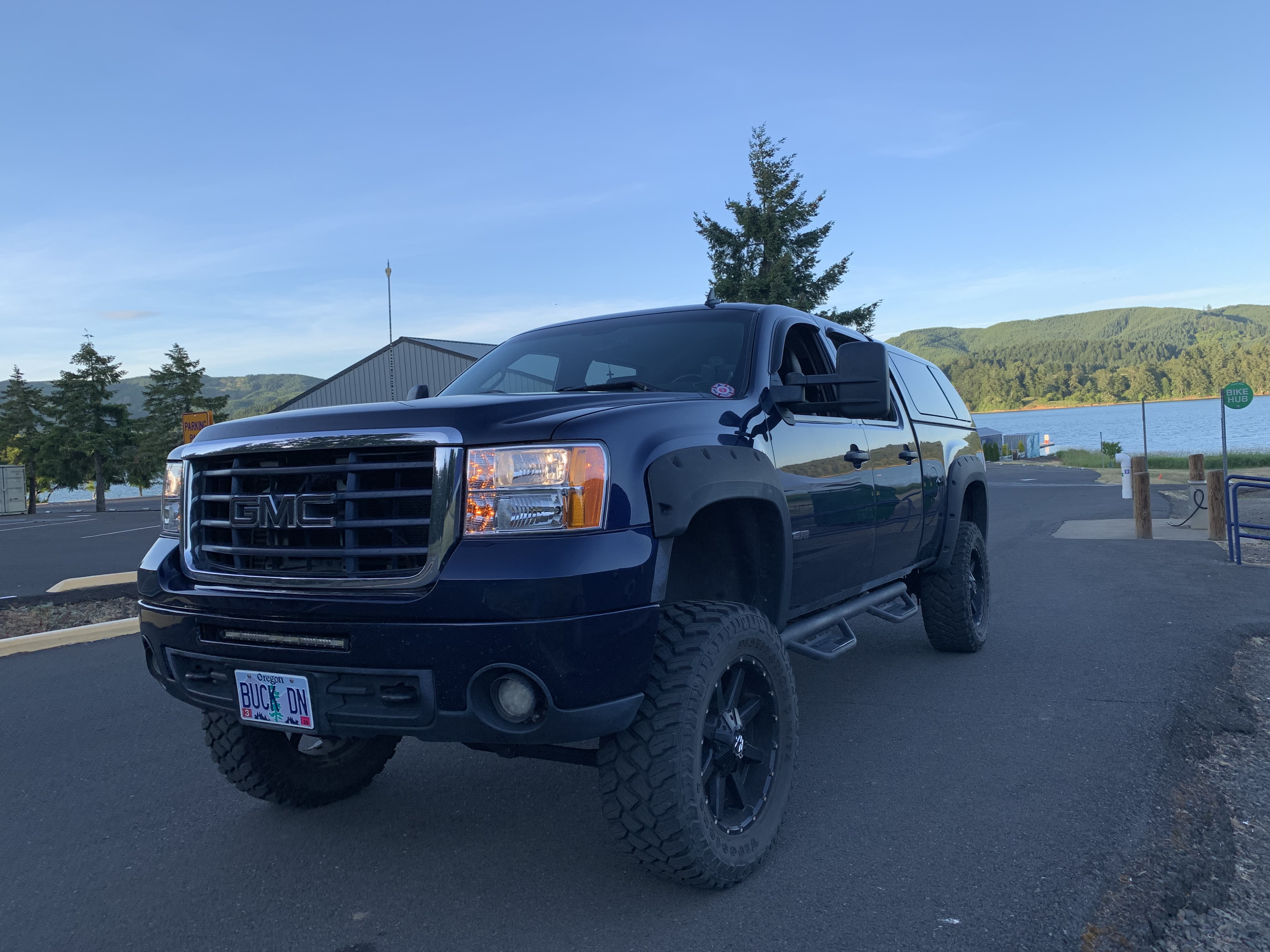 Used 2010 GMC Sierra 2500 SLE AWD/4WD image 1