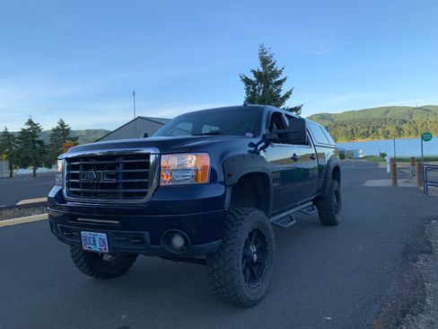 Used 2010 GMC Sierra 2500 SLE image 1