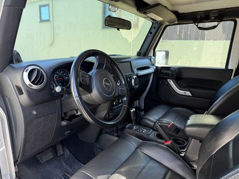 Used 2012 Jeep Wrangler Sahara w/ Connectivity Group AWD/4WD image 6
