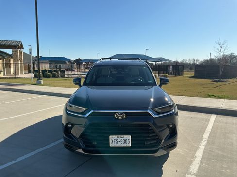 Used 2025 Toyota Grand Highlander AWD image 13