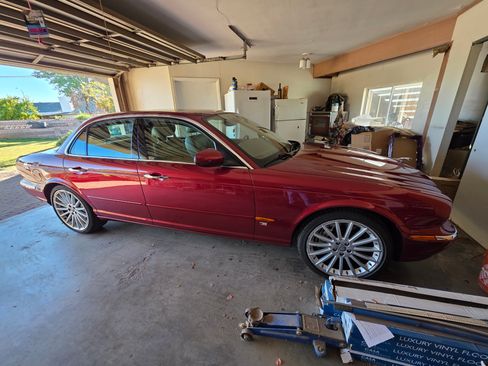 Used 2005 Jaguar XJ8 image 2