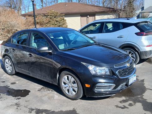 Used 2015 Chevrolet Cruze LS image 4
