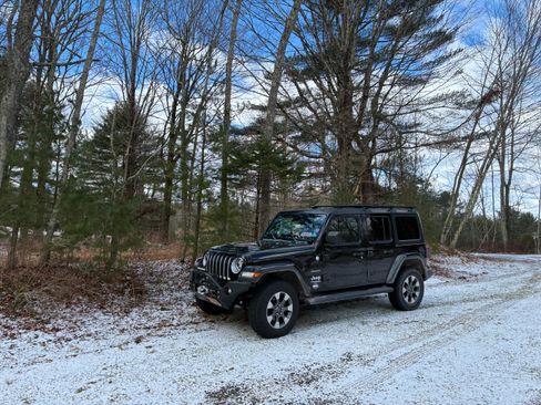 Used 2020 Jeep Wrangler Unlimited Sahara w/ LED Lighting Group AWD/4WD image 4