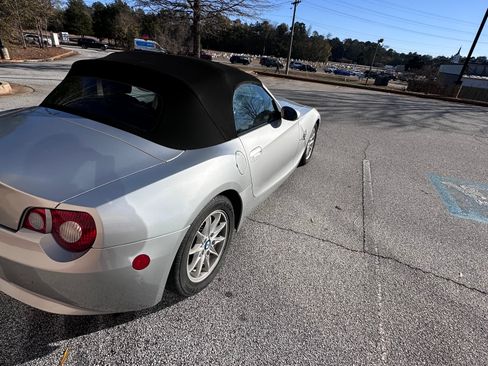 Used 2005 BMW Z4 2.5i image 2