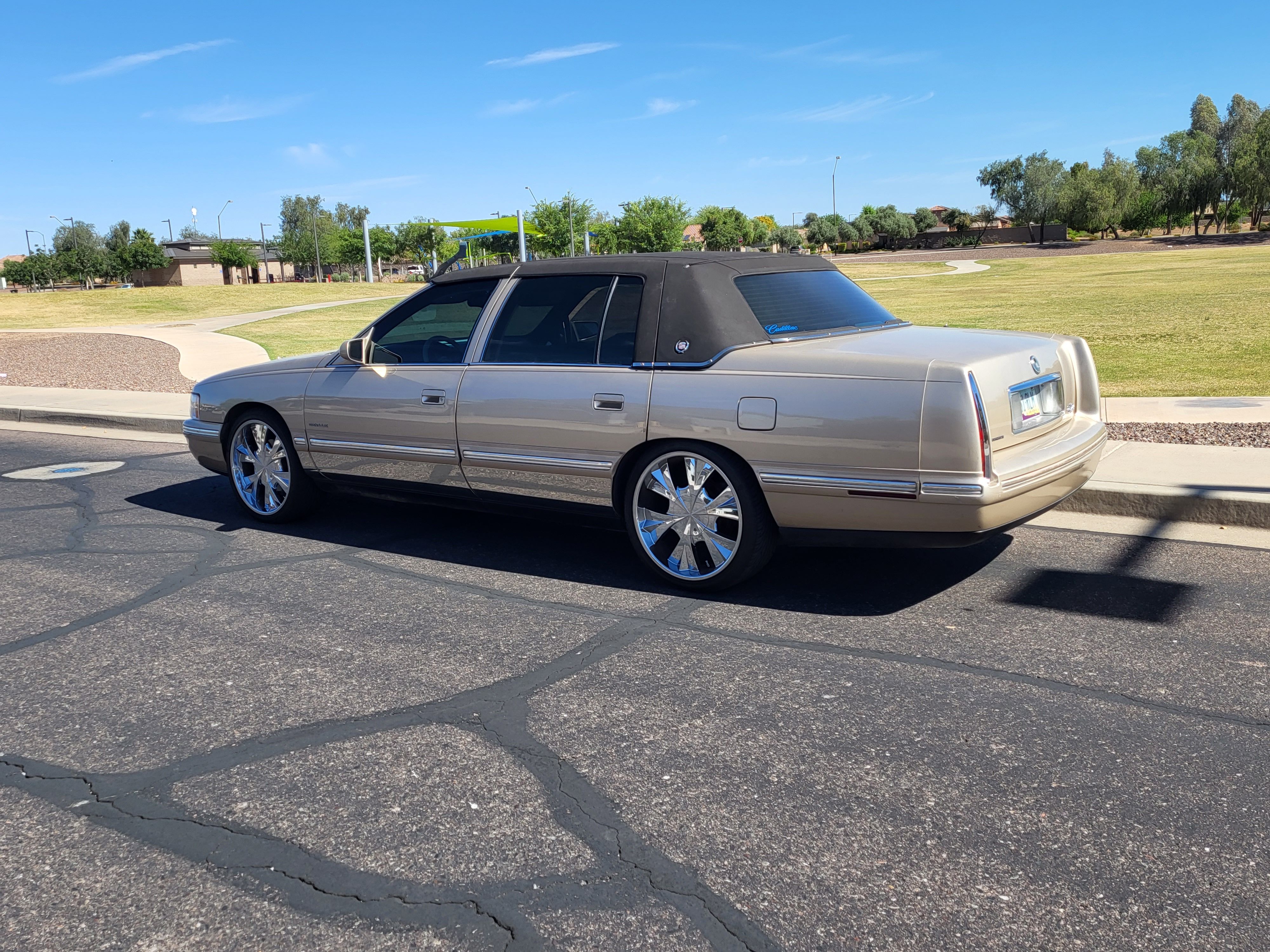 Used 1998 Cadillac De Ville FWD image 5