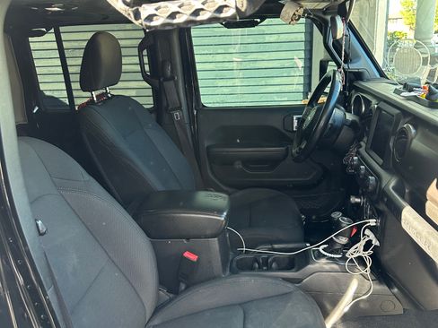 Used 2018 Jeep Wrangler Unlimited Sport S image 13