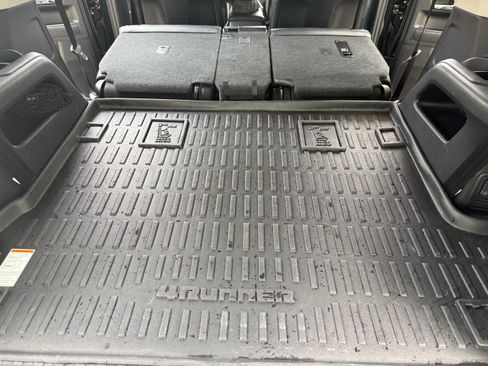 Used 2022 Toyota 4Runner Limited AWD/4WD image 9