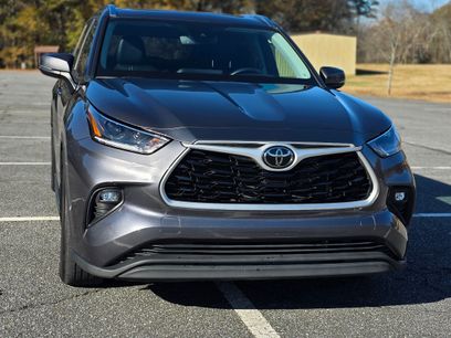 Used 2021 Toyota Highlander XLE