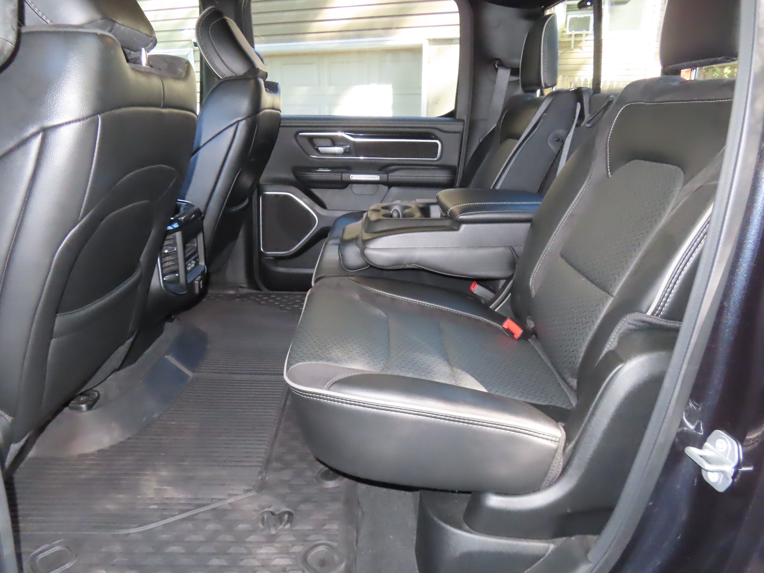 Used 2020 RAM 1500 Laramie AWD/4WD image 12