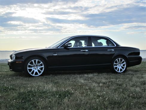 Used 2008 Jaguar XJ8 image 4
