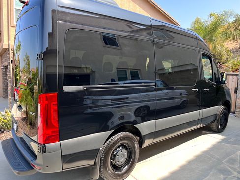 Used 2022 Mercedes-Benz Sprinter 2500 image 4