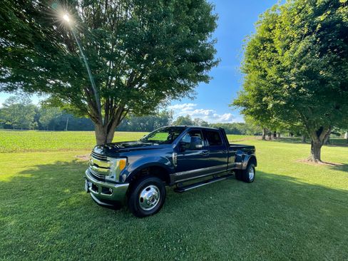 Used 2017 Ford F350 Lariat w/ Tow Technology Bundle image 1