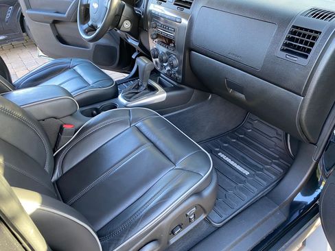 Used 2009 HUMMER H3T Luxury image 10