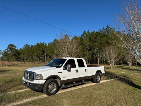 Used 2006 Ford F250 Lariat image 1