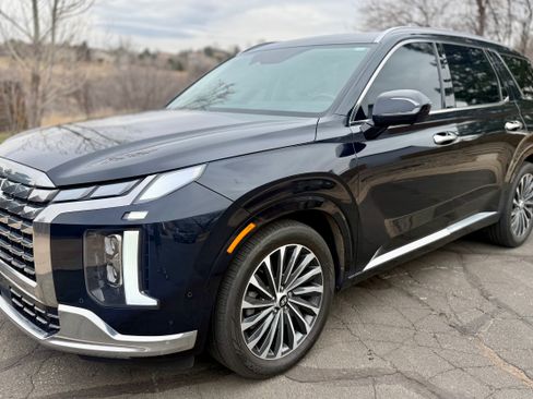 Used 2024 Hyundai Palisade Calligraphy image 2