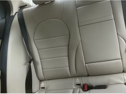 Used 2016 Mercedes-Benz C 300 Sedan image 4