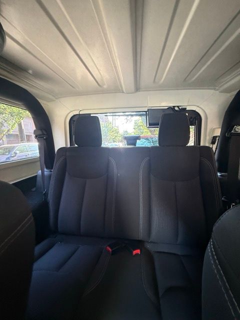 Used 2015 Jeep Wrangler Sahara w/ Connectivity Group AWD/4WD image 8