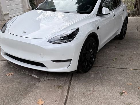 Used 2022 Tesla Model Y Performance image 9