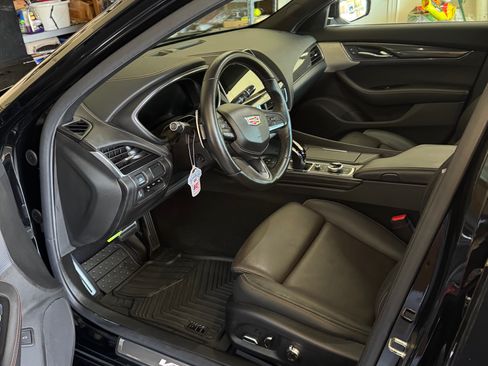 Used 2022 Cadillac CT5 V w/ Premium Package RWD image 21