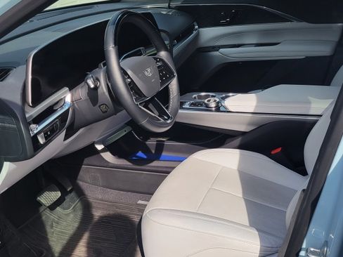 Used 2024 Cadillac Lyriq Luxury image 6