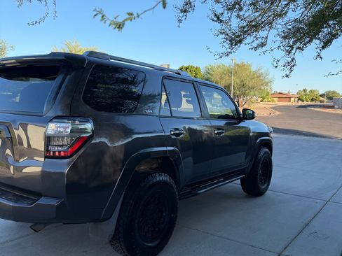 Used 2016 Toyota 4Runner SR5 AWD/4WD image 2