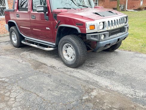 Used 2005 HUMMER H2 SUT w/ Preferred Equipment Group AWD/4WD image 1