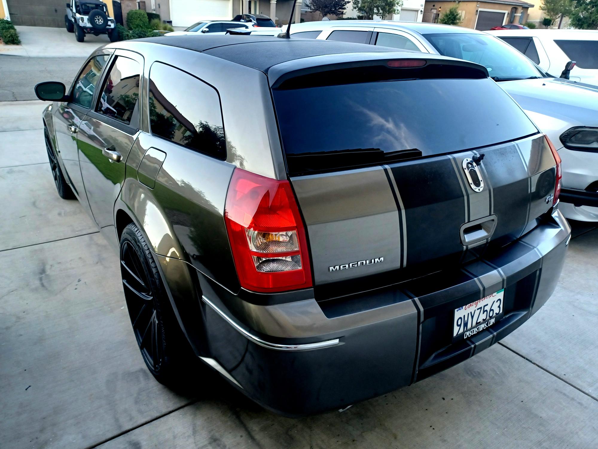 Used 2008 Dodge Magnum R/T RWD image 2