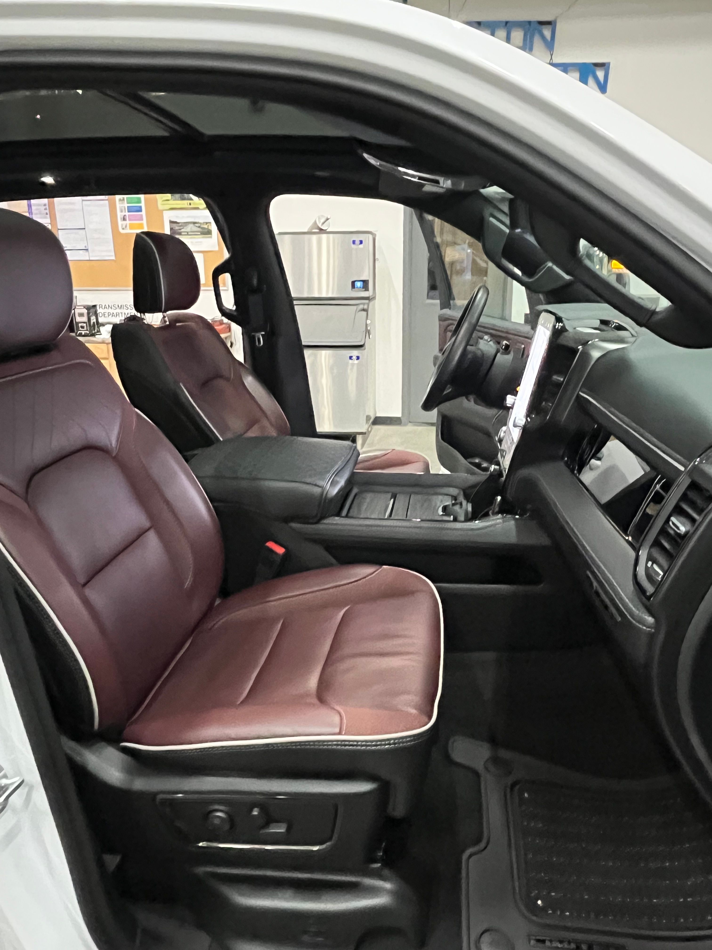 Used 2025 RAM 1500 Limited AWD/4WD image 14