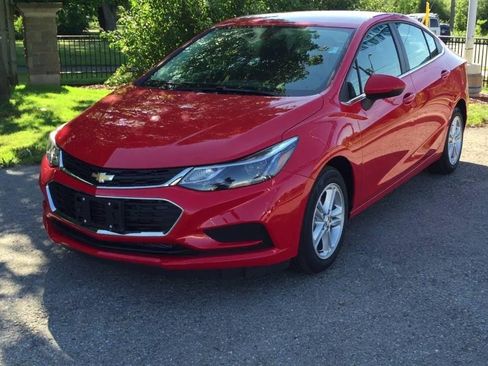Used 2017 Chevrolet Cruze LS image 1