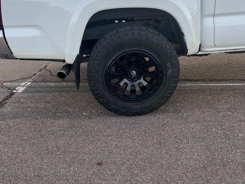 Used 2019 Toyota Tacoma SR5 image 9