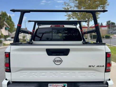 Used 2022 Nissan Frontier SV AWD/4WD image 6