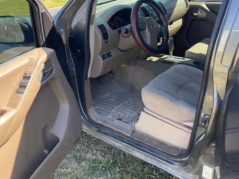 Used 2007 Nissan Frontier SE w/ SE Value Truck Pkg image 10