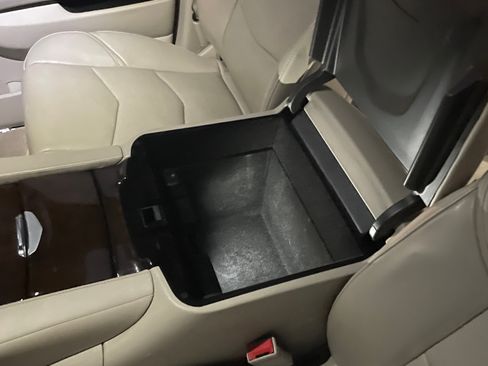 Used 2016 Cadillac Escalade Premium image 18