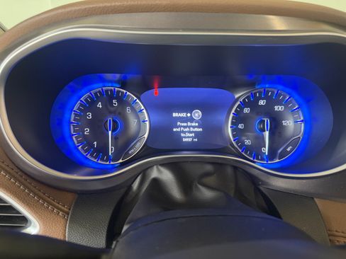 Used 2017 Chrysler Pacifica Limited w/ Advanced Safetytec Group image 10