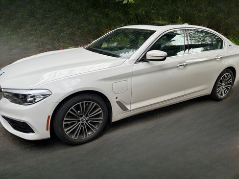 Used 2018 BMW 530e image 1