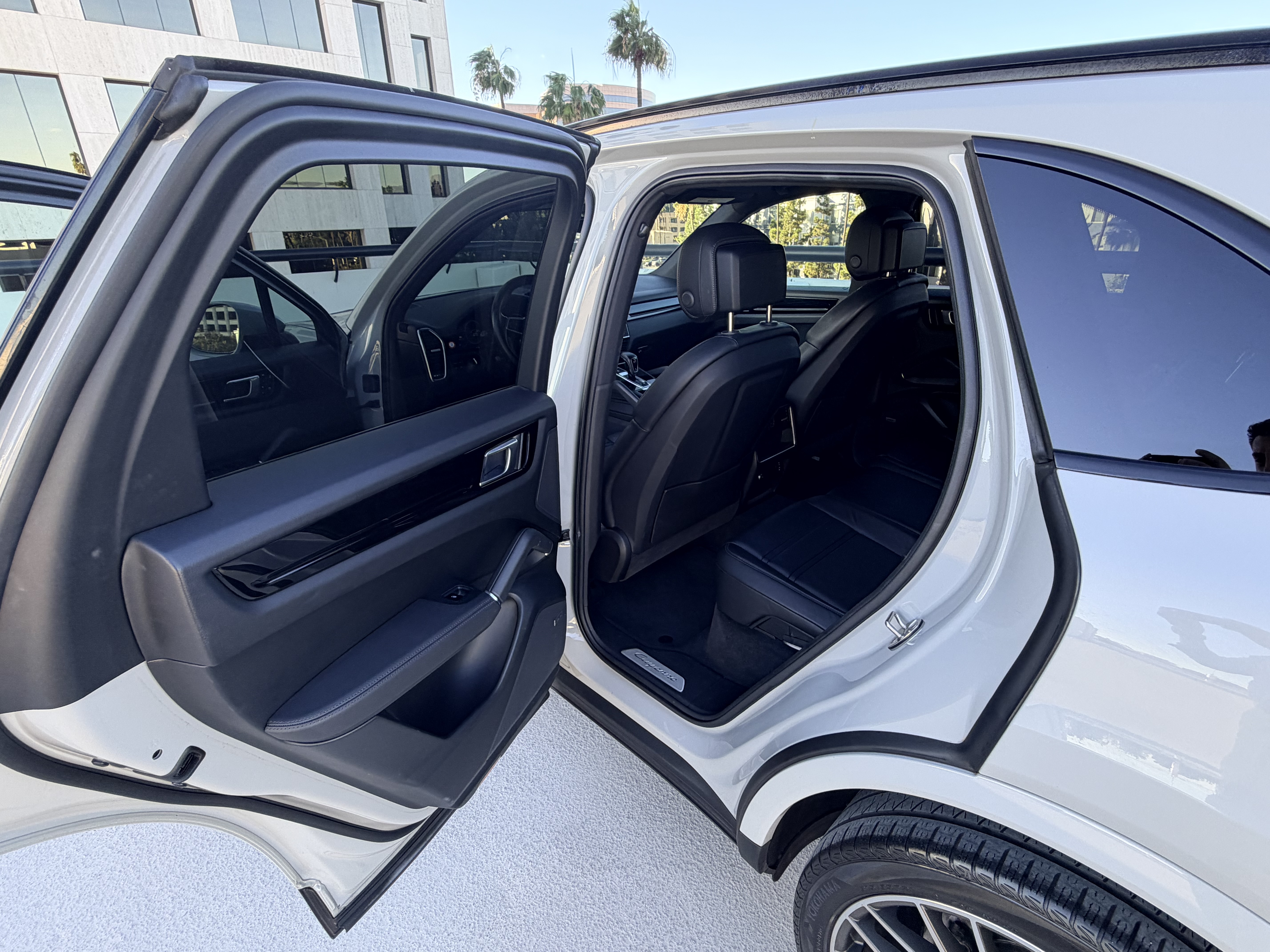 Used 2021 Porsche Cayenne AWD/4WD image 28