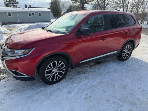 Used 2018 Mitsubishi Outlander ES image 2