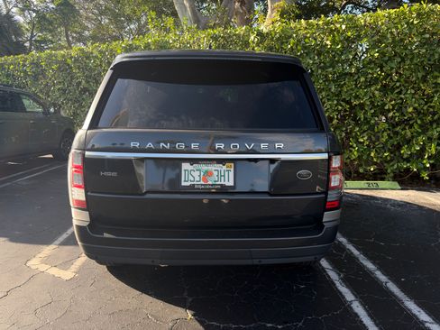 Used 2017 Land Rover Range Rover HSE image 17