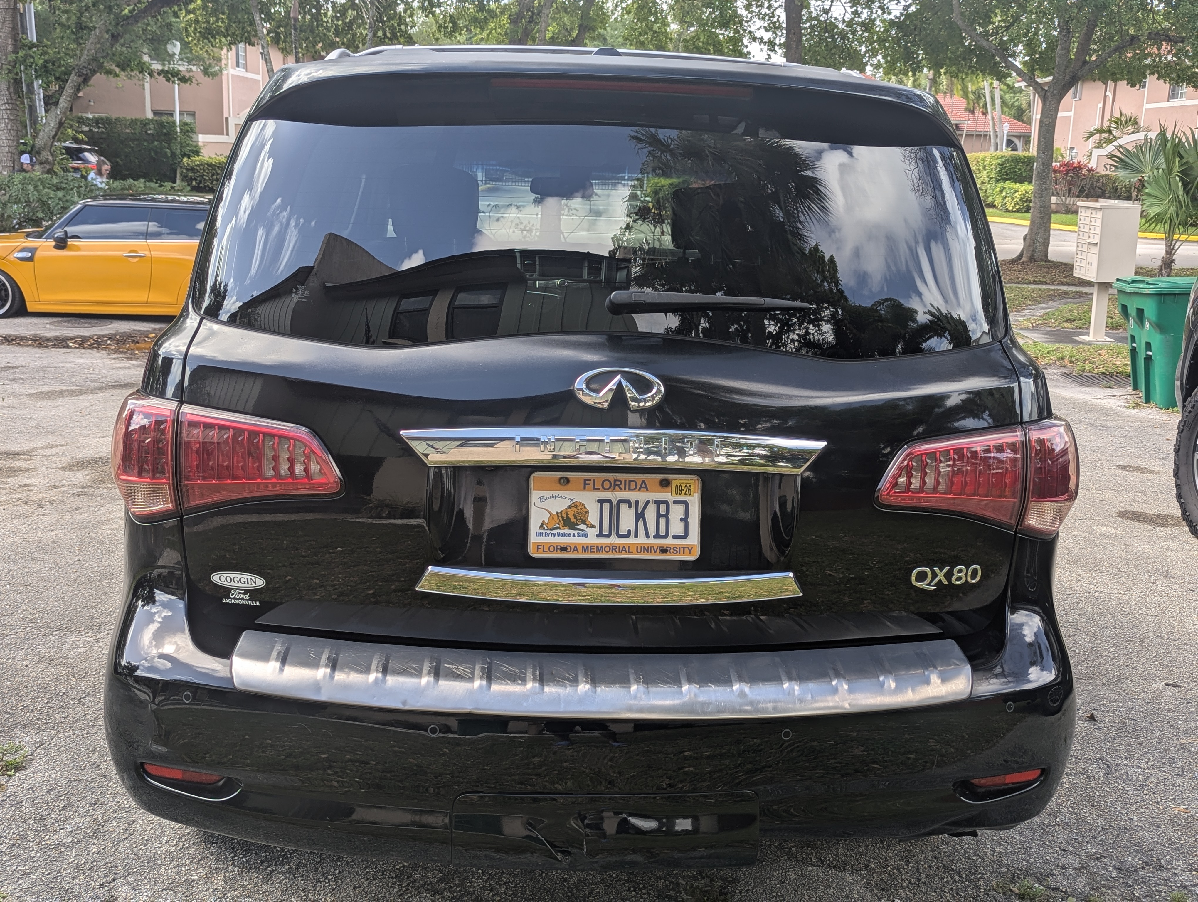 Used 2015 INFINITI QX80 Luxe w/ 22" Wheel Package AWD/4WD image 5