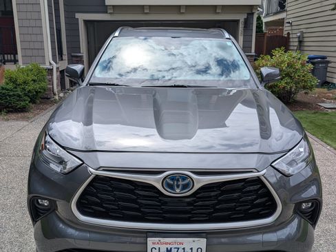 Used 2020 Toyota Highlander XLE AWD/4WD image 2