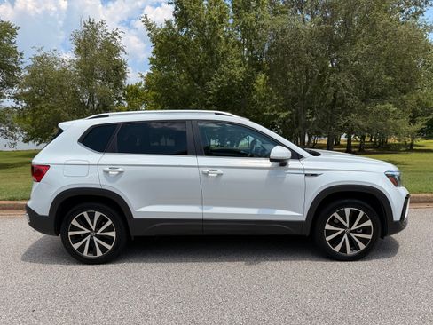 Used 2022 Volkswagen Taos SE AWD/4WD image 4