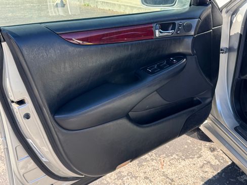 Used 2004 Lexus ES 330 image 19