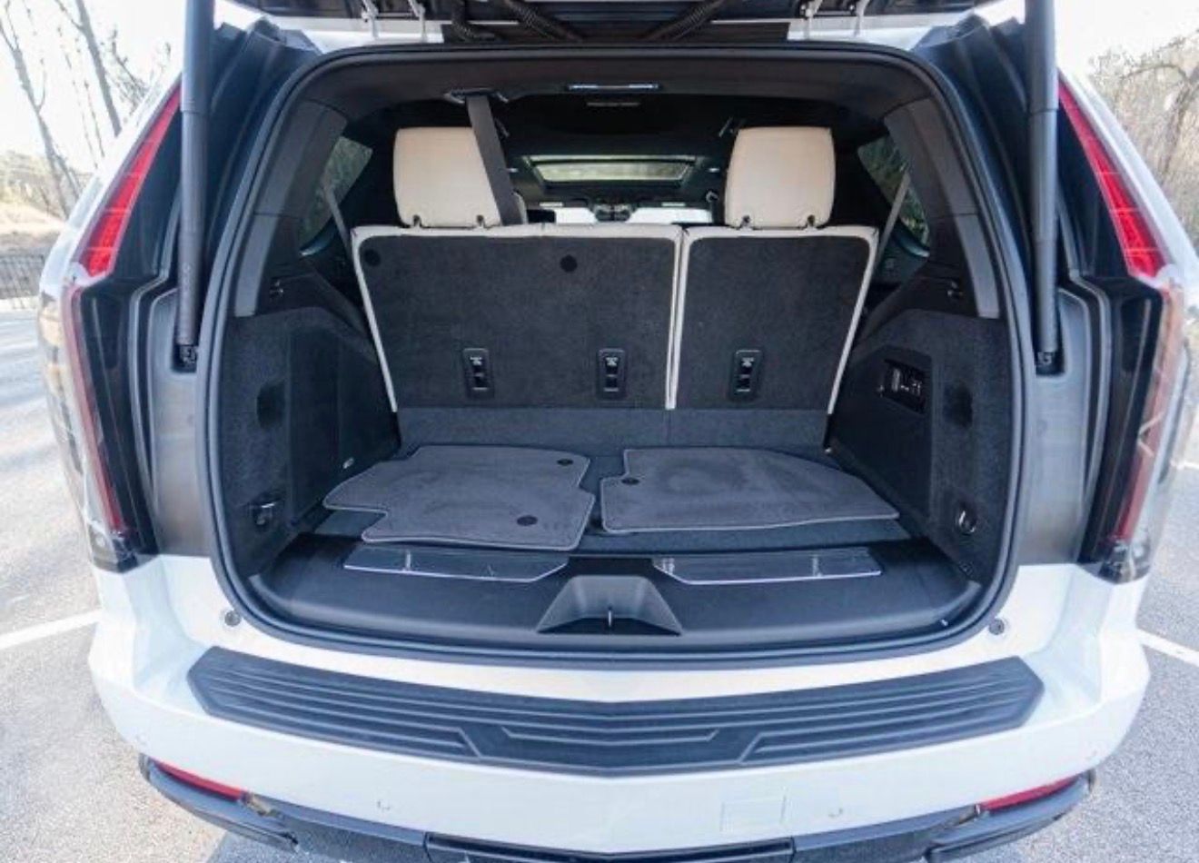 Used 2021 Cadillac Escalade ESV Sport w/ Driver Assist Tech Package AWD/4WD image 15