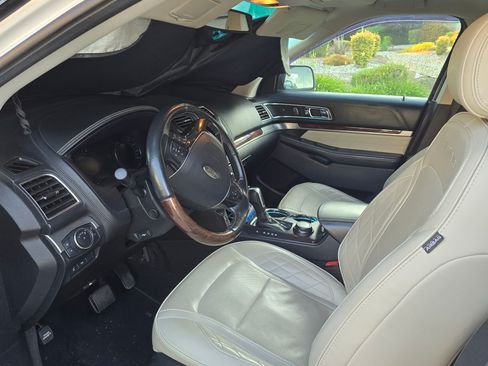 Used 2017 Ford Explorer Platinum image 6