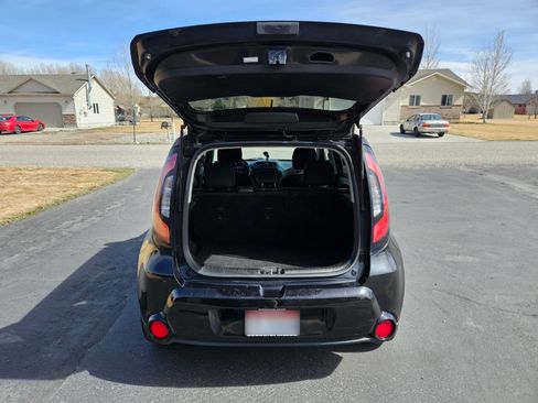 Used 2016 Kia Soul + image 9